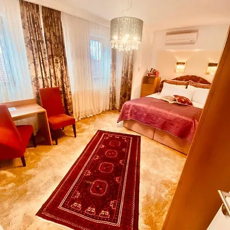 Halvat Guesthouse 4*