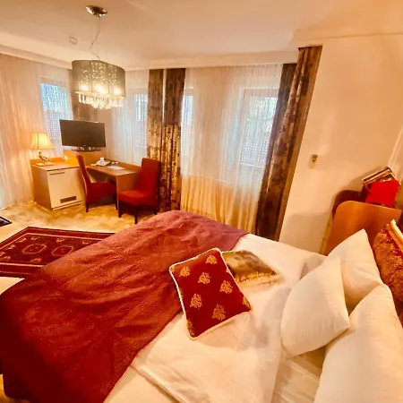 Halvat Guesthouse 4*