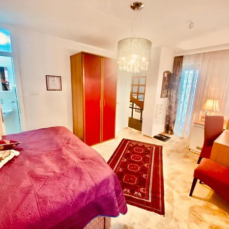 Halvat Guesthouse 4*