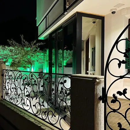 Halvat Guesthouse 4*