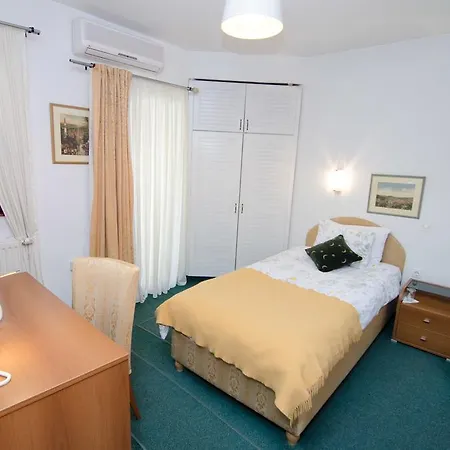 Halvat Guesthouse Guest house